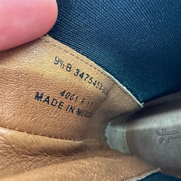 Frye Women’s Melissa Black Leather Chelsea Boot Whipstitch Elastic Gore Detail - Picture 3 of 16